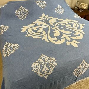 Elegant Blue and Cream Bedding Set